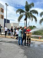 Bombeiros de Barbacena capacitam alunos do SENAC em combate a incêndios