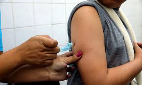 Ministério da Saúde amplia público-alvo da vacinação contra a dengue devido a estoques próximos do vencimento