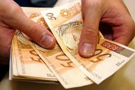 Salário mínimo em 2025 será de R$ 1.502, com aumento de 6,39%
