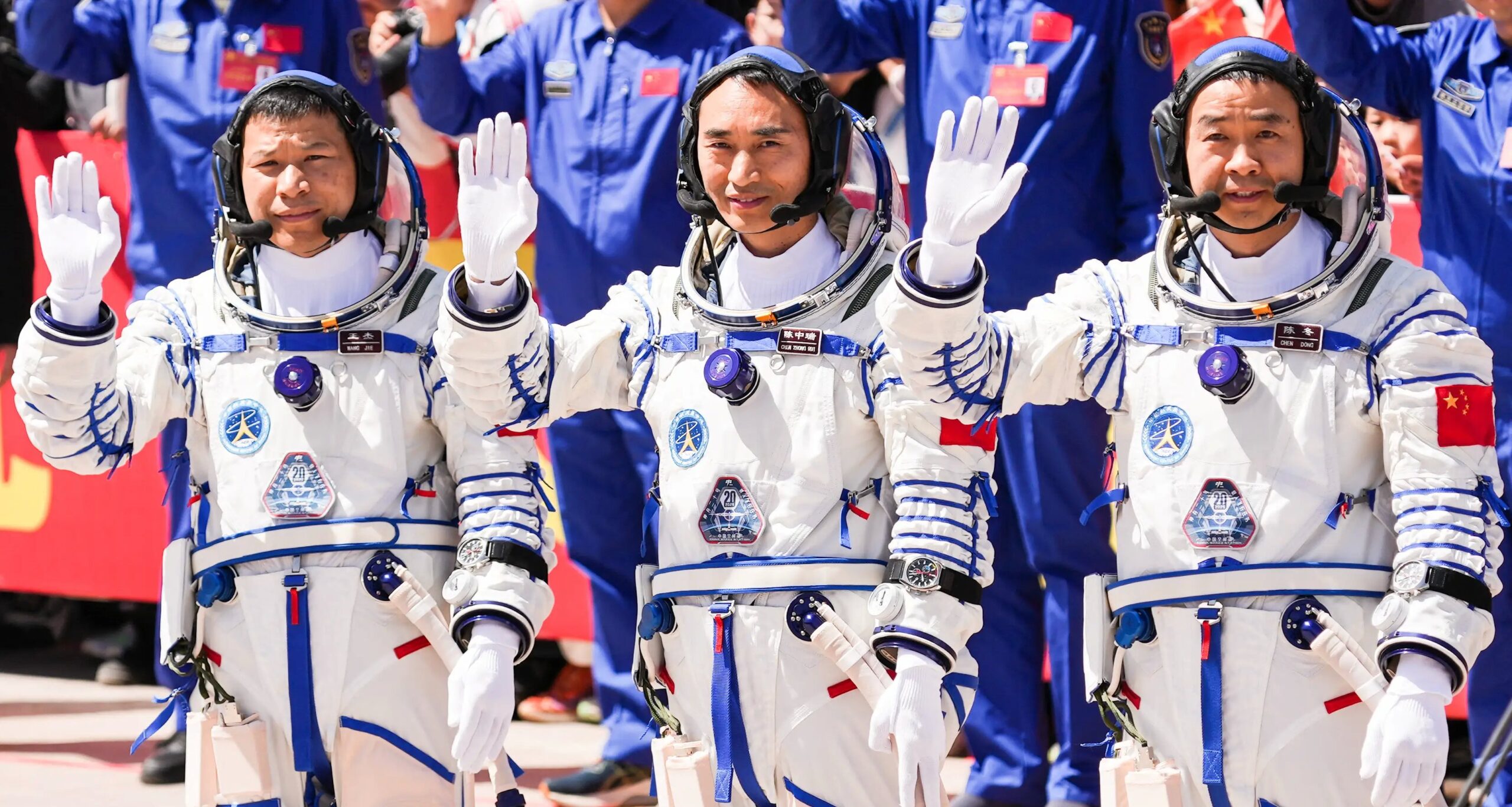 Astronautas chineses presos no espaço após colisão com lixo - Imagem do artigo