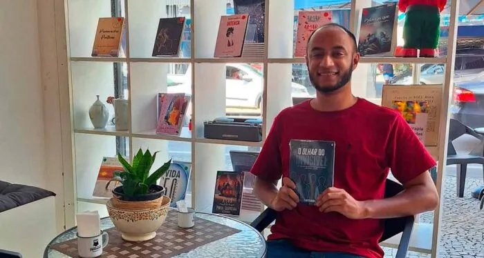 Leitura no Brasil enfrenta queda e disputa com telas - Imagem do artigo