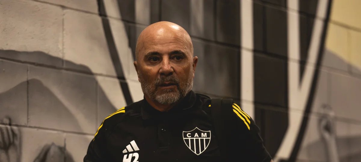 Fortaleza x Atlético: Sampaoli devolve vaga a Scarpa - Imagem do artigo