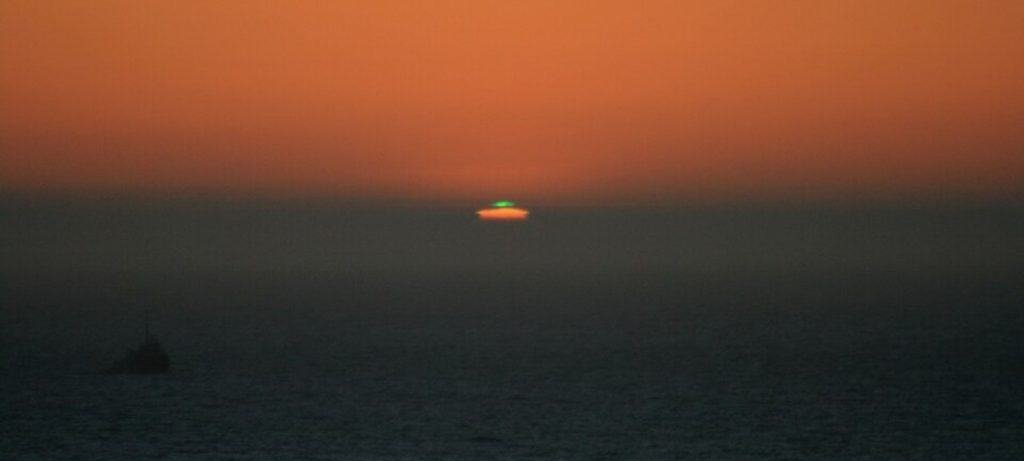 Raio verde: fenômeno raro que surge no pôr do sol - Imagem do artigo