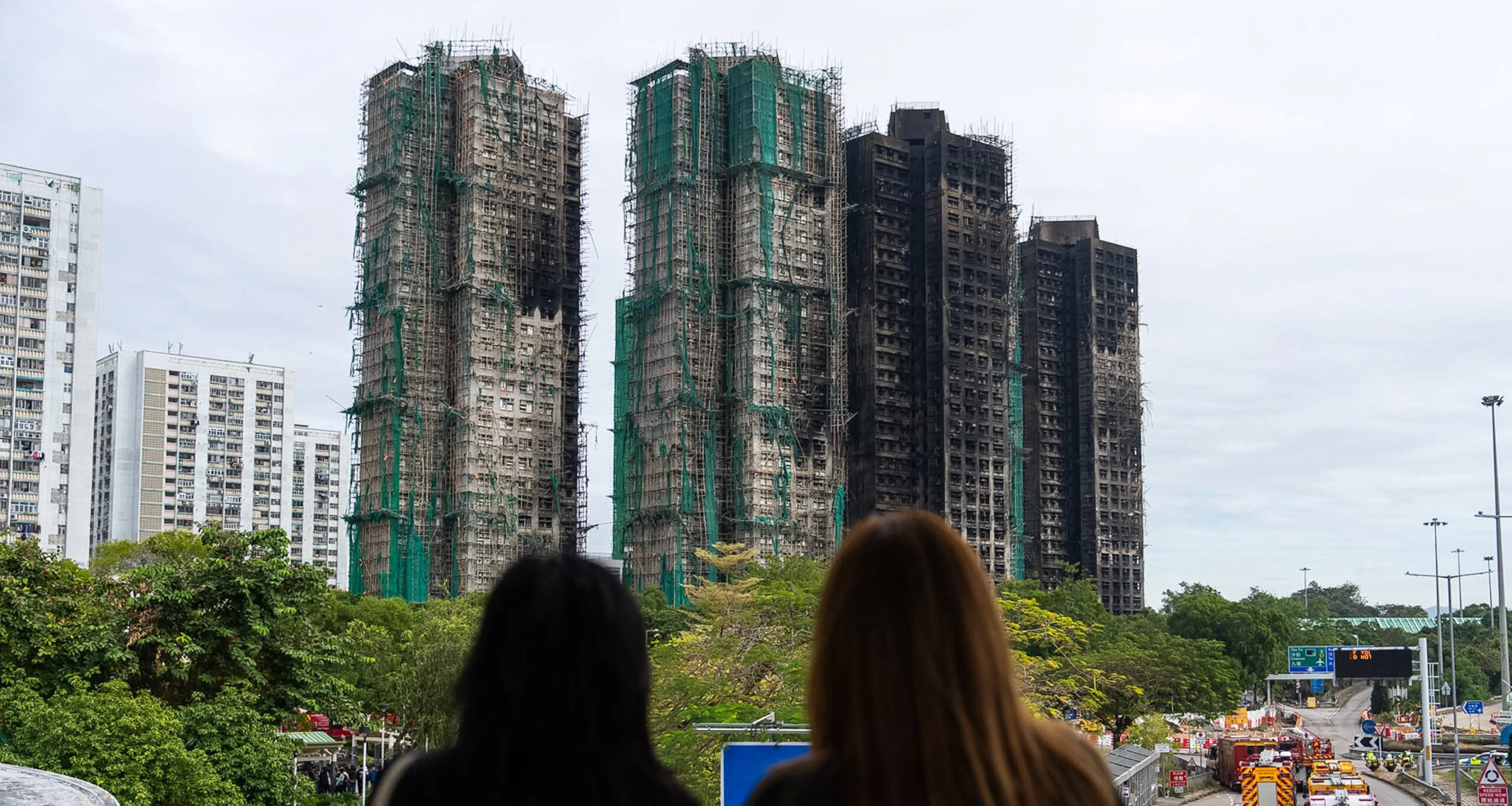 Incêndio em Hong Kong: falha em telas de obra causa 151 mortes - Imagem do artigo