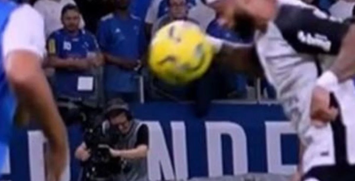 Gol do Corinthians contra Cruzeiro irregular, dizem analistas - Imagem do artigo