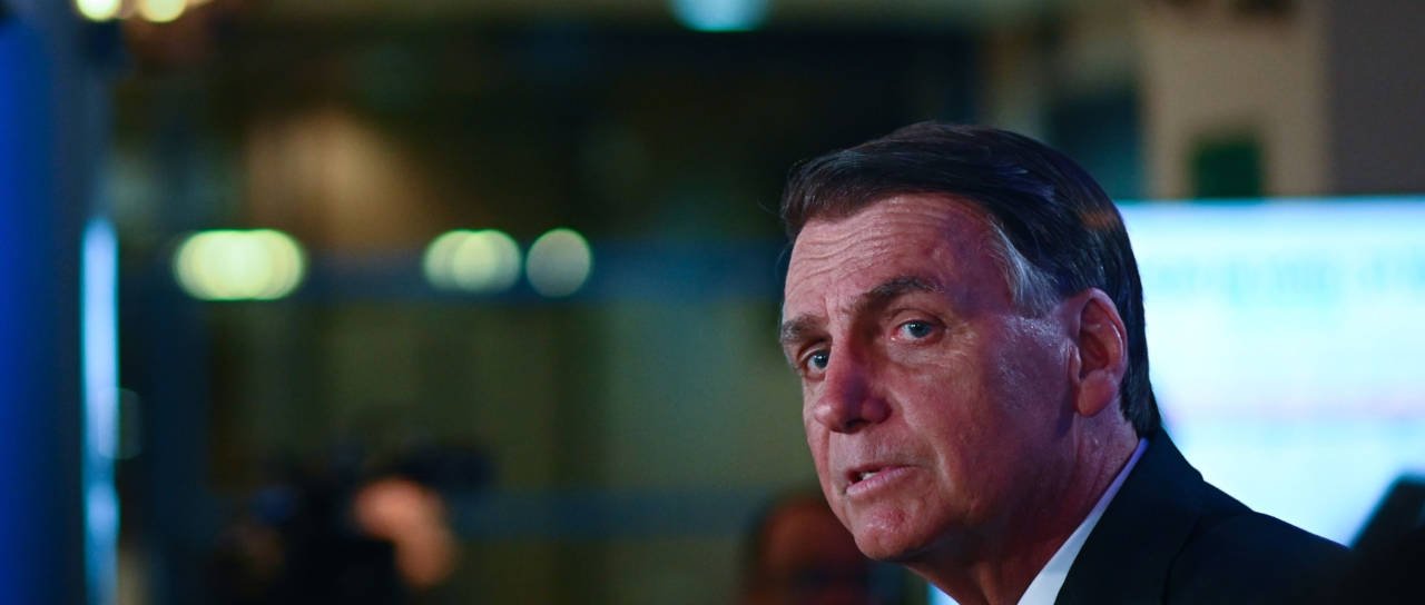Bolsonaro tem nova crise de soluços após bloqueio nervoso - Imagem do artigo