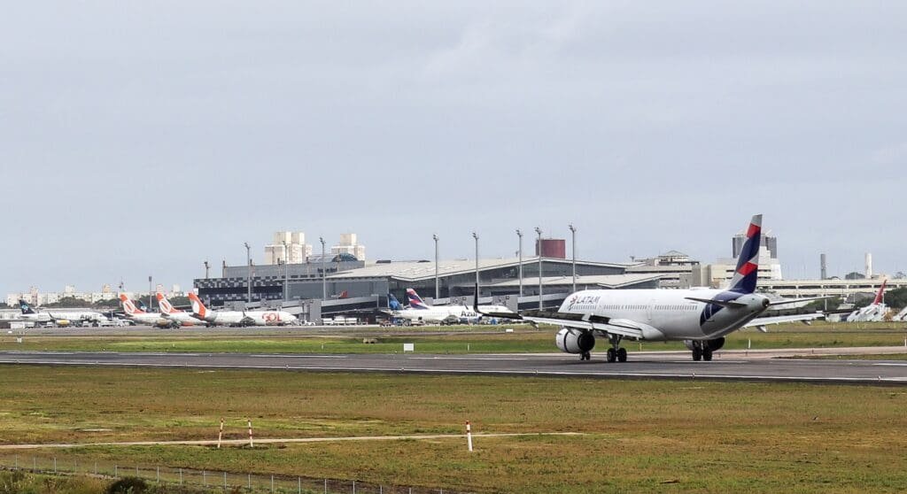 Movimentação aérea no Sul sobe 17,6% e bate recorde - Imagem do artigo