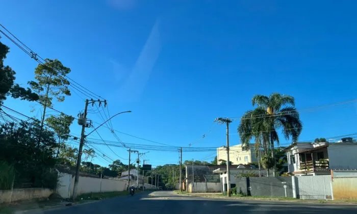 Rotatória sem sinalização causa risco na Avenida Eugênio - Imagem do artigo