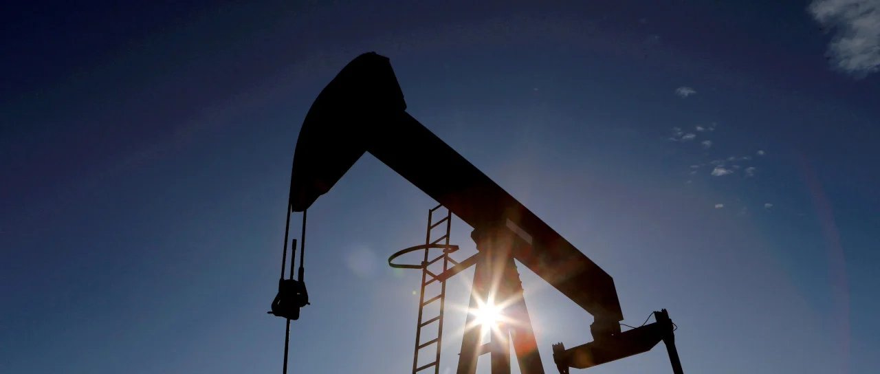 Petróleo sobe 3% após ameaça de sanções dos EUA ao Iraque - Imagem do artigo
