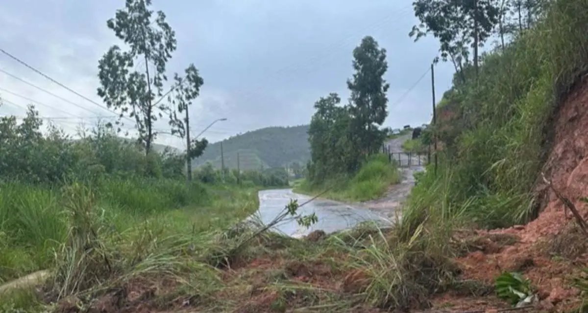 Deslizamento de terra bloqueia Av. JK em Juiz de Fora - Imagem do artigo