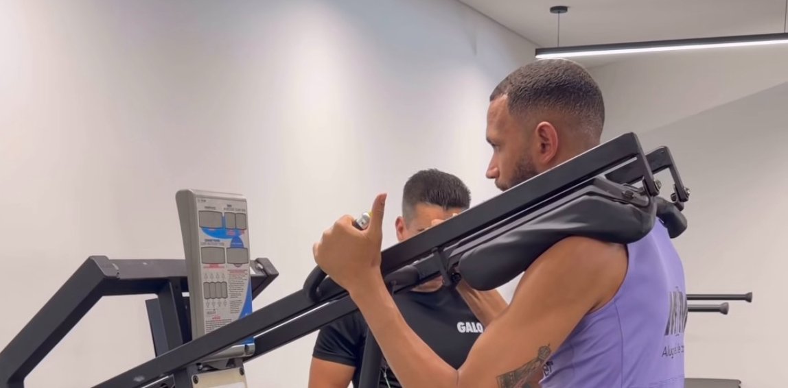 Goleiro Everson treina na Cidade do Galo durante folga - Imagem do artigo