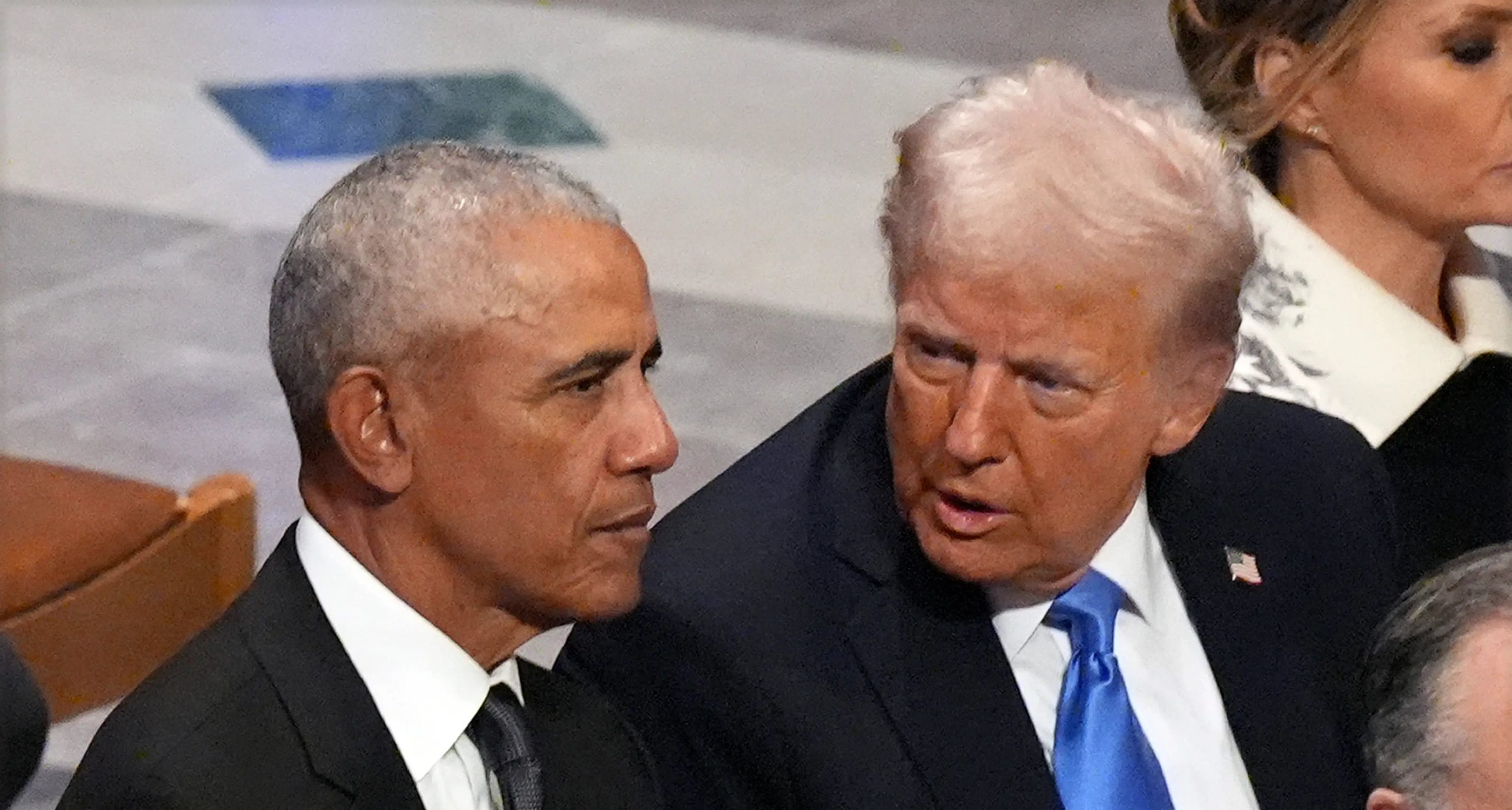 Trump acusa Obama de revelar dados secretos sobre alienígenas - Imagem do artigo