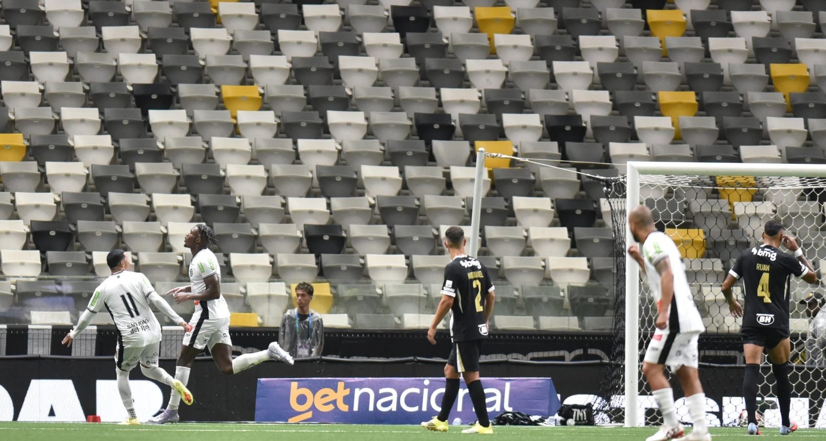 Atlético sofre 15 gols em 12 jogos: análise dos erros - Imagem do artigo