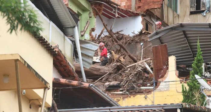 Mortes pelas chuvas em Juiz de Fora chegam a 60; menino some - Imagem do artigo