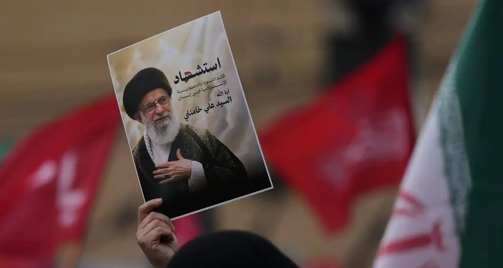 Assassinato de Ali Khamenei anima iranianos no Canadá - Imagem do artigo