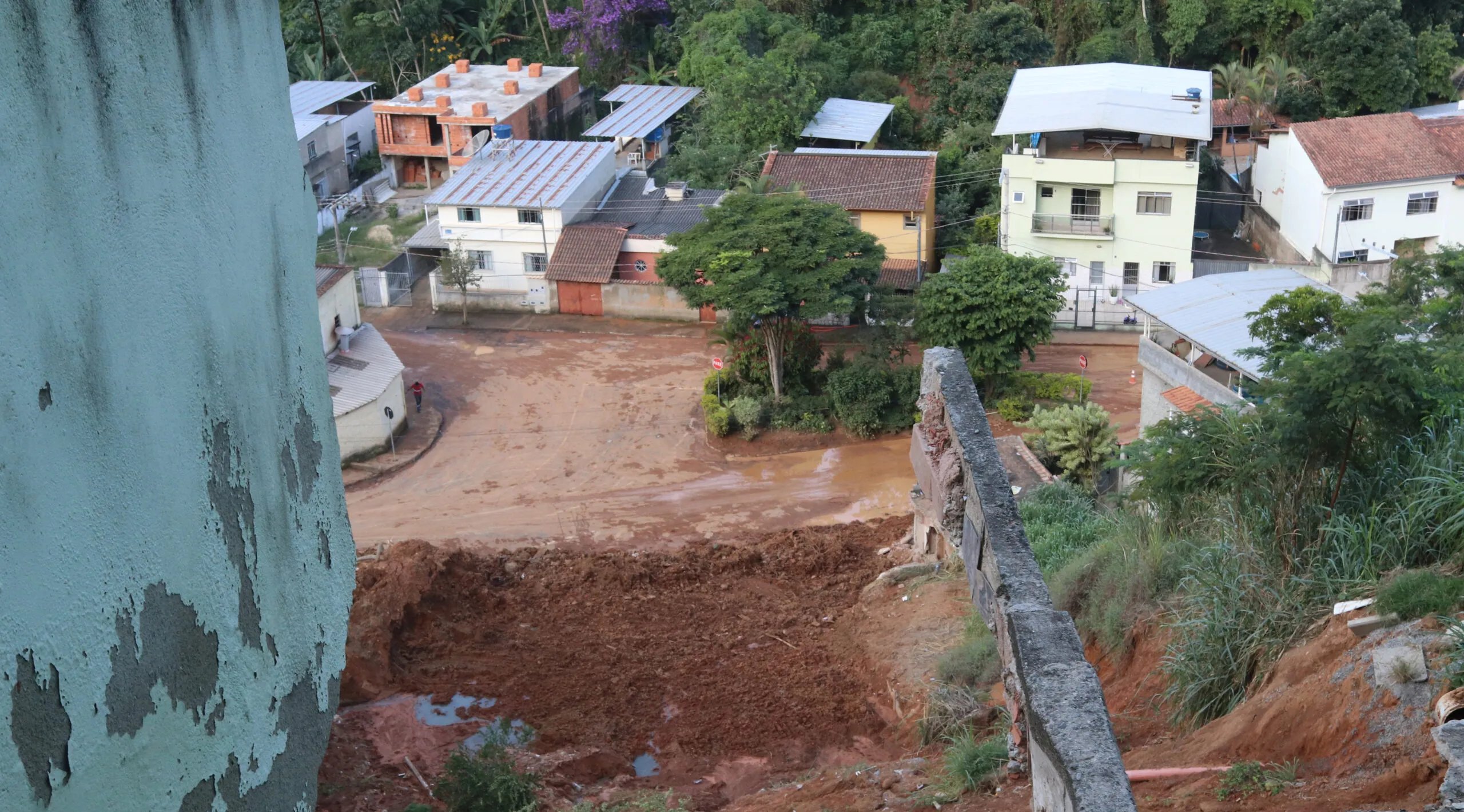 Deslizamento no Bairro Tiguera expõe riscos e urgência - Imagem do artigo
