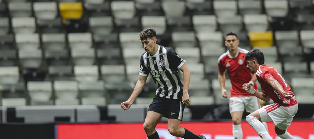 Estreia de Tomás Pérez: volante atua 15 min pelo Galo - Imagem do artigo