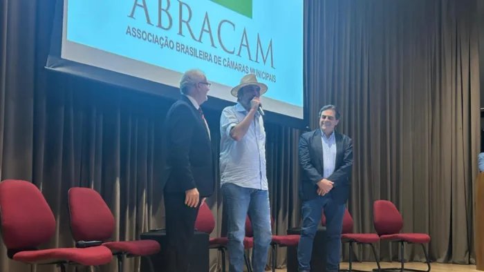 Kalil entra na fila do SUS para transplante de córnea - Imagem do artigo
