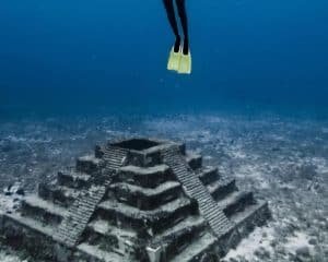 Monumento de Yonaguni intriga cientistas com formas geométricas - Imagem do artigo