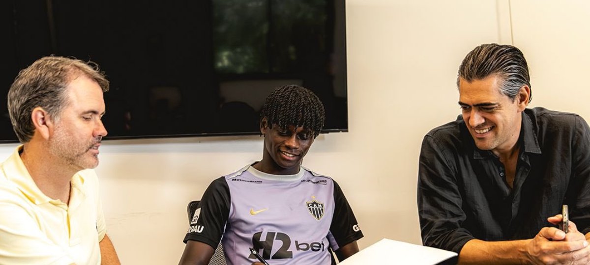 Atlético renova contrato com Cissé até 2030, meia da base - Imagem do artigo