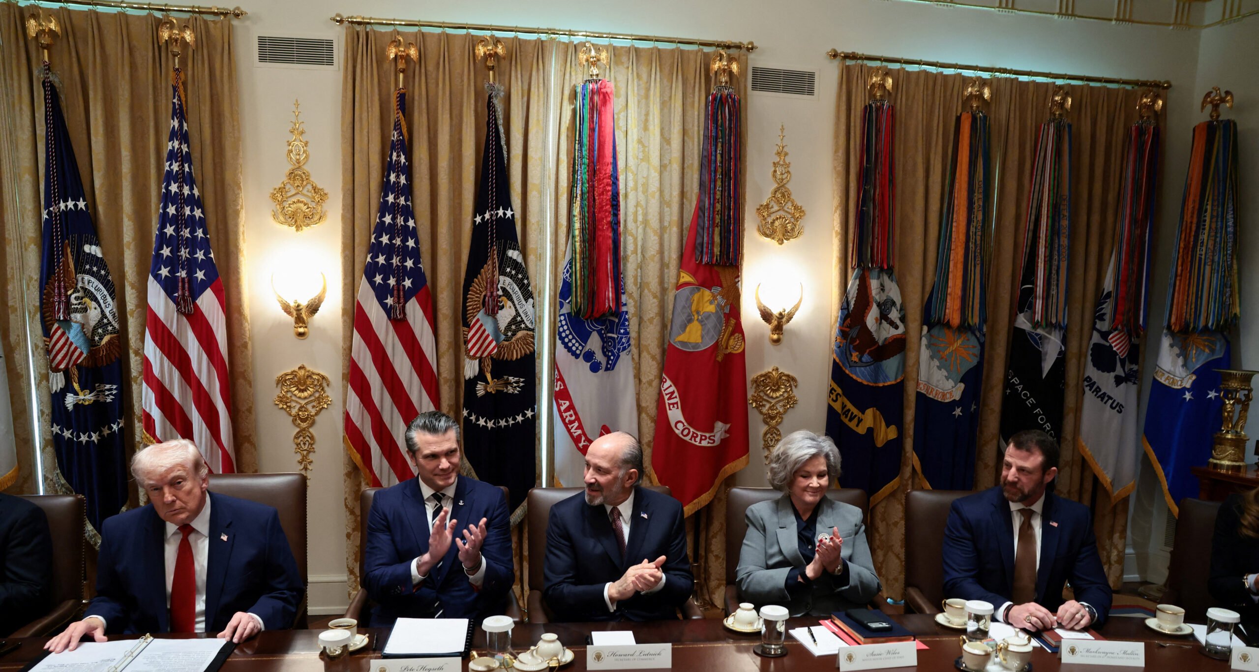 Trump diz que Irã liberou 10 petroleiros no Ormuz - Imagem do artigo