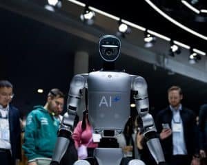 China acelera produção de robôs humanoides para indústria - Imagem do artigo