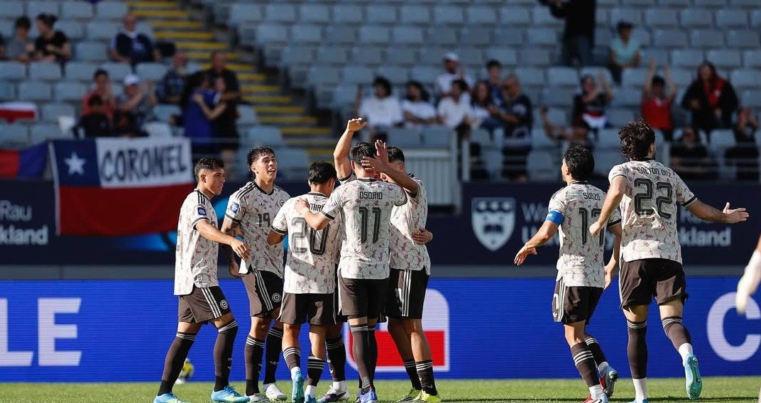 Iván Román sacado e torcida do Chile protesta contra técnico - Imagem do artigo