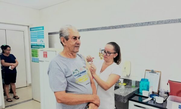 Vacinação contra a gripe mobiliza 28 cidades de Passos - Imagem do artigo original