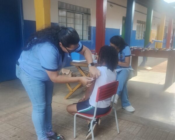 Vacinação nas escolas mobiliza 140 unidades em Uberlândia - Imagem do artigo
