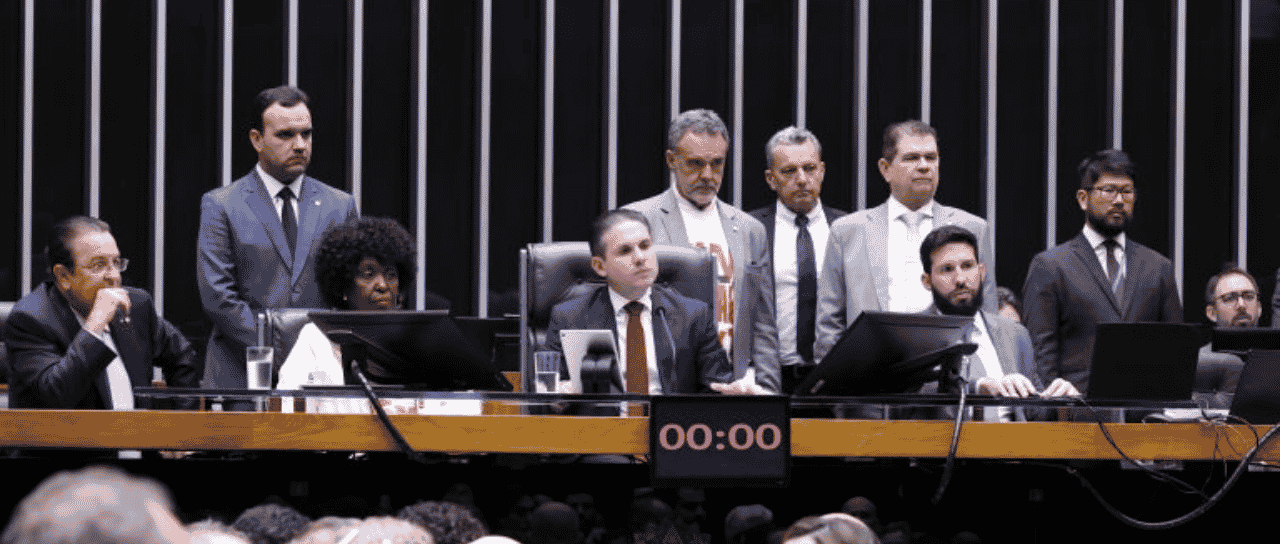 Fim da escala 6×1 é aprovado: jornada de 40h na Câmara - Imagem do artigo
