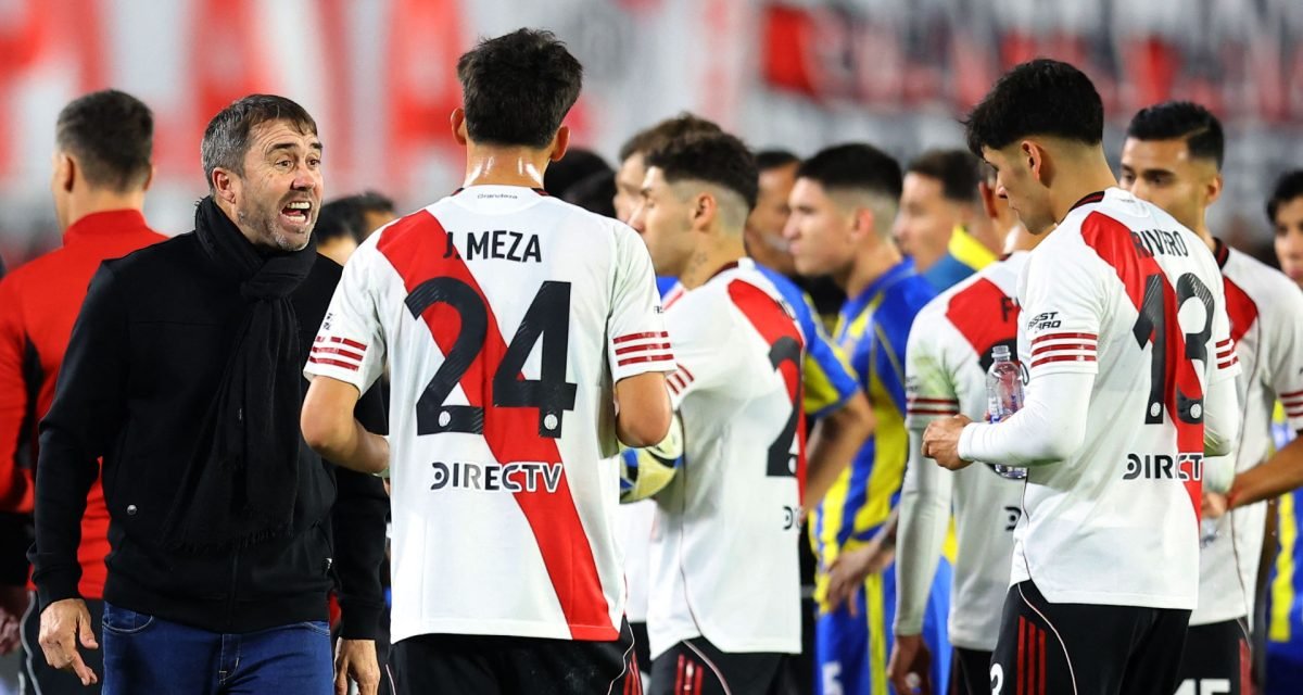 River Plate afasta 14 jogadores em reformulação - Imagem do artigo