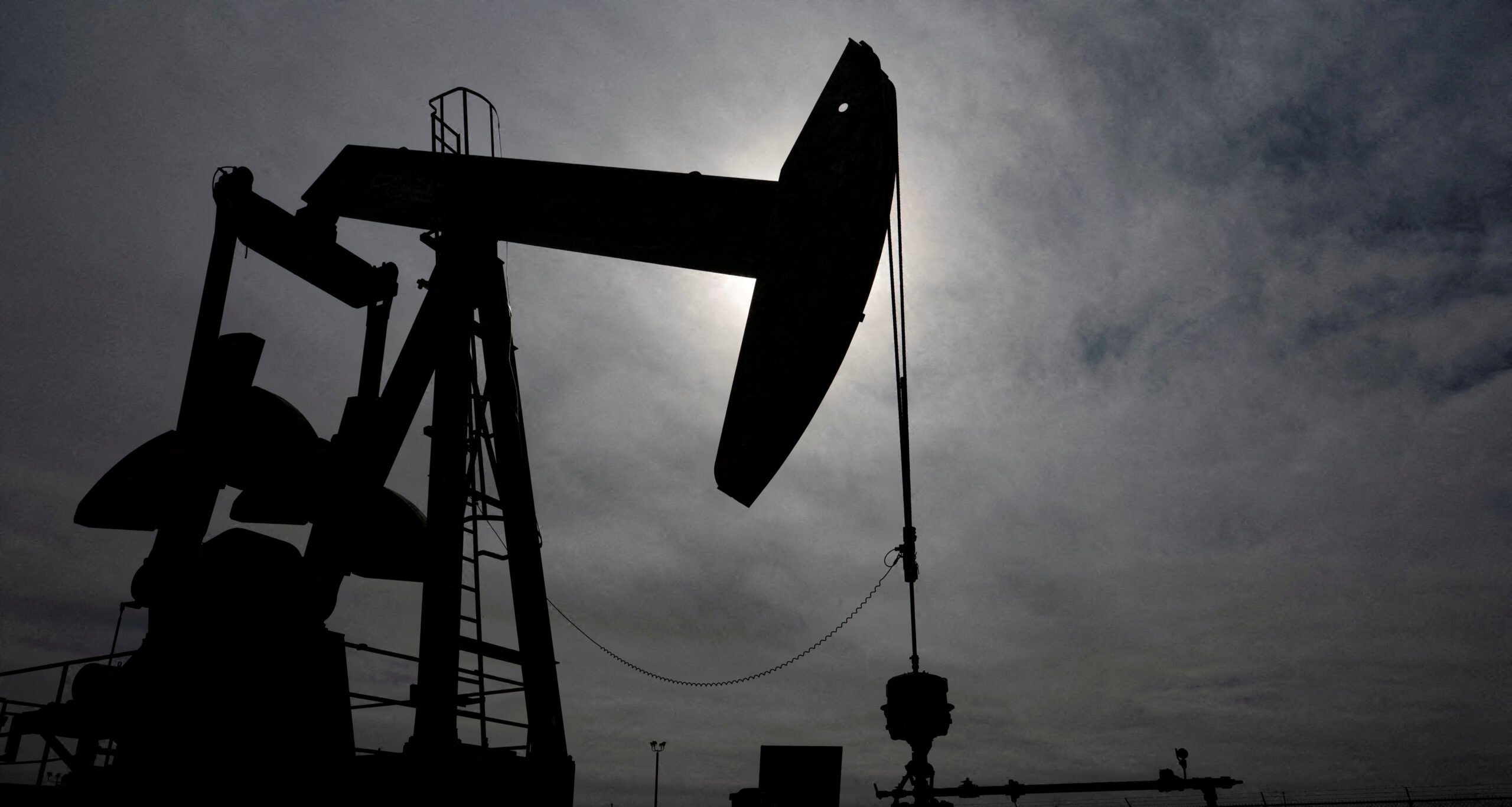 Petróleo sobe 6% após fim da trégua EUA-Irã no Oriente Médio - Imagem do artigo