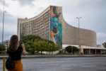 Imagem ilustrativa: Arte urbana transforma o edifício jk de niemeyer em belo horizonte