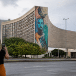 Imagem ilustrativa: Arte urbana transforma o edifício jk de niemeyer em belo horizonte