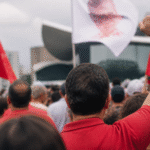 Imagem ilustrativa: Ato de lula em belo horizonte reúne petistas em manifestação durante evento público