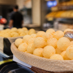 Imagem ilustrativa: Belo Horizonte celebra o sabor e a cultura do pão de queijo com evento gratuito e diversificado
