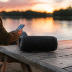 Imagem ilustrativa: Caixas de som Bluetooth em promoção na Amazon para diferentes usos e estilos