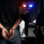 Imagem ilustrativa: Homem é preso após agressão com revólver e garrafa em bar no bairro aeroporto