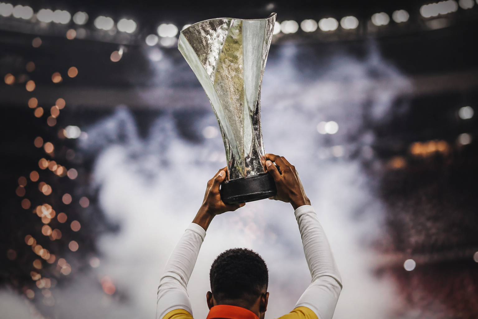 Imagem ilustrativa: Lens vence PSG com dez jogadores e conquista primeira Supercopa da França