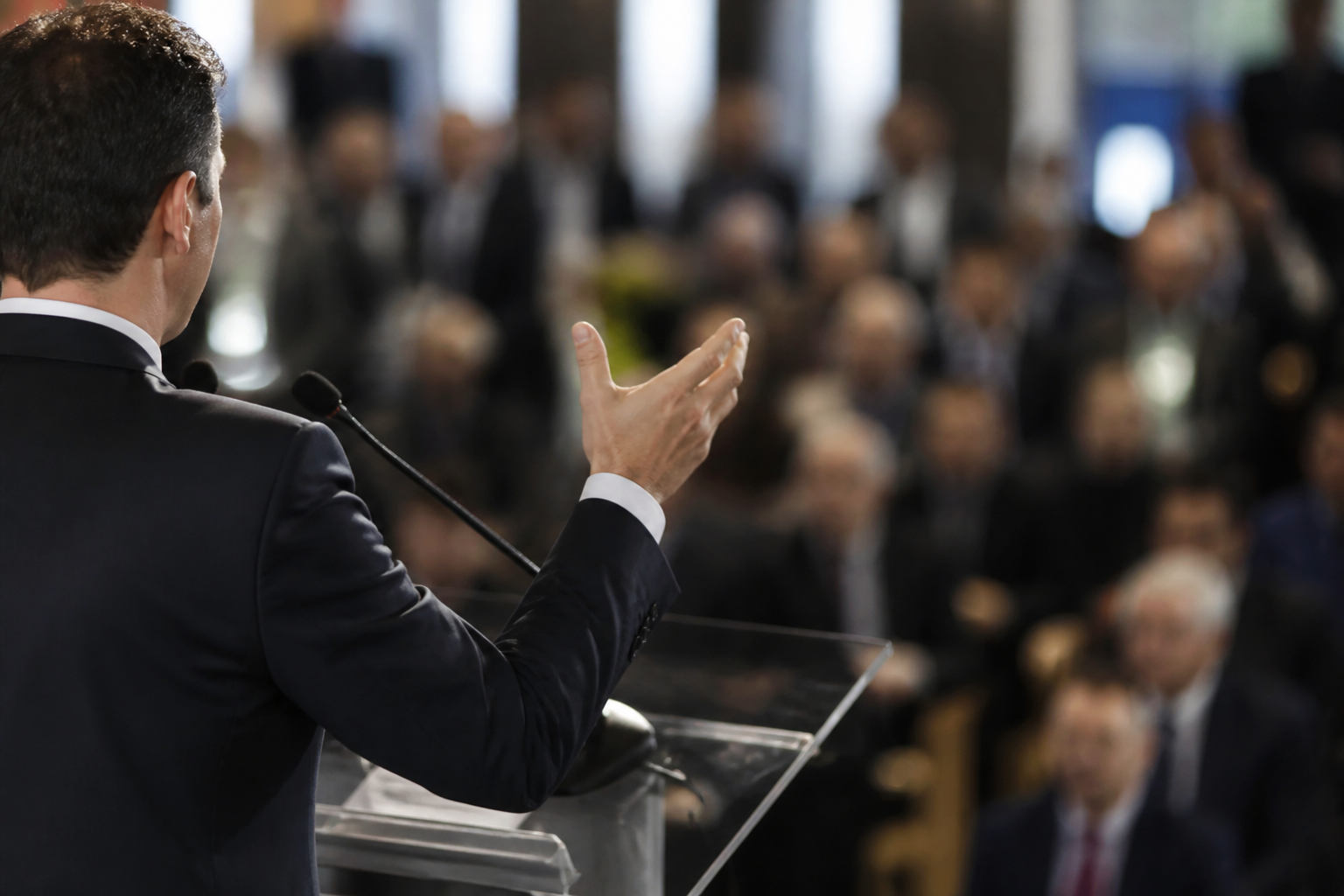 Imagem ilustrativa: Nikolas Ferreira faz discurso crítico contra Lula após cancelamento de atos em Juiz de Fora