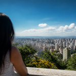 Imagem ilustrativa: Previsão do tempo para belo horizonte hoje dia de sol e céu claro durante a noite