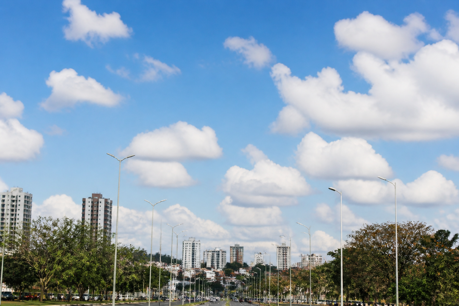 Imagem ilustrativa: Previsão do tempo para contagem mg hoje sol com algumas nuvens e sem chuva
