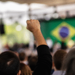 Imagem ilustrativa: Protesto de petistas em evento com Lula em BH destaca tensão sobre recursos de campanha