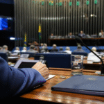 Imagem ilustrativa: Senado articula votação para acabar com regime 6x1 e taxa das blusinhas