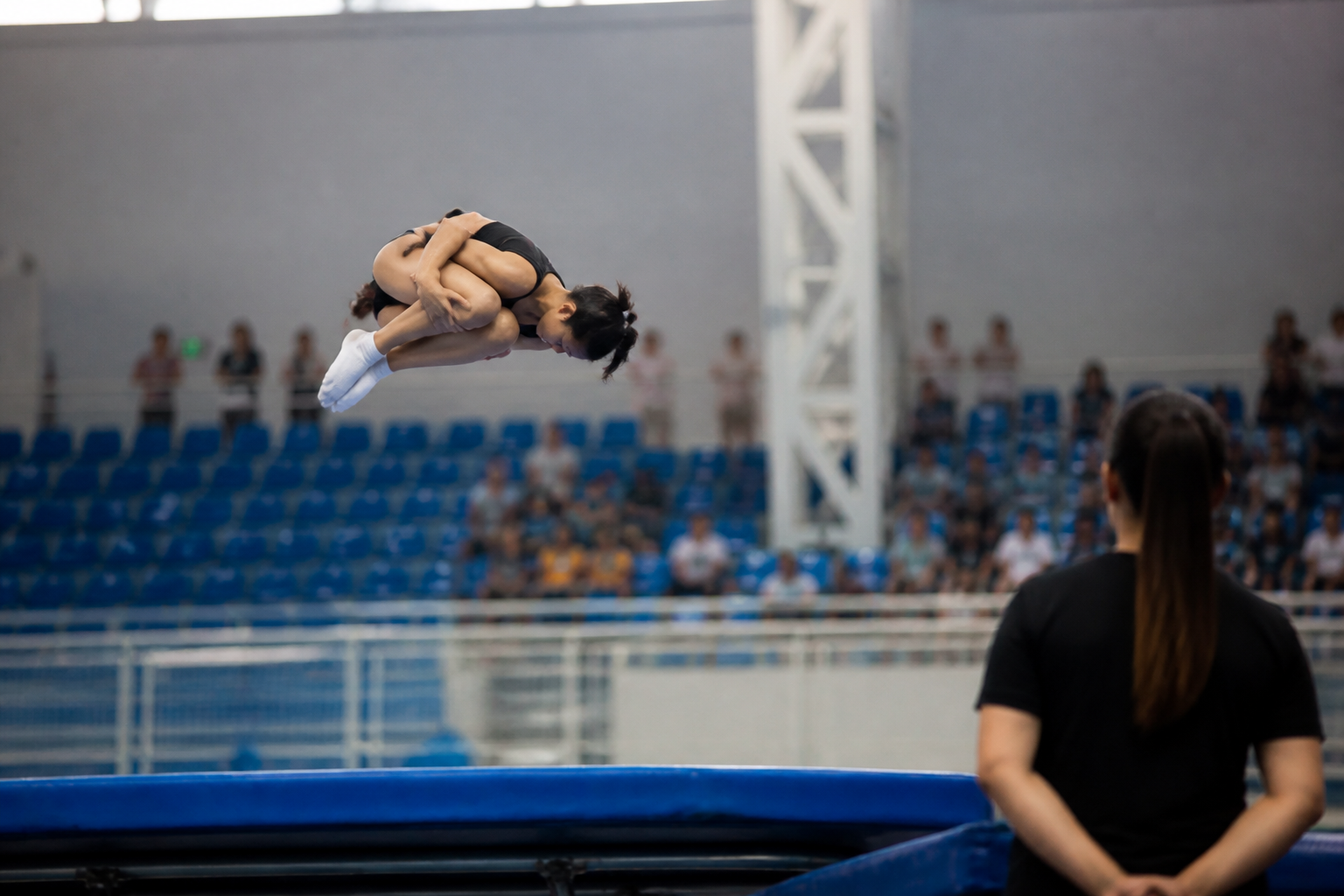 Imagem ilustrativa: Torneio estadual de ginástica de trampolim movimenta ouro branco e destaca talentos locais