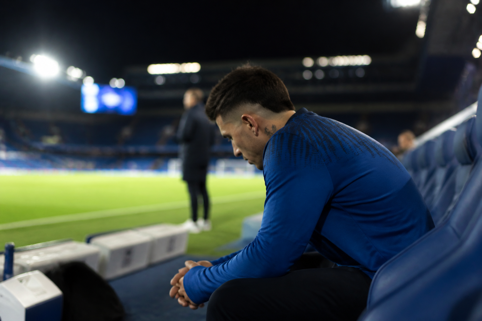 Imagem ilustrativa: Xabi Alonso questiona futuro de Enzo Fernández no Chelsea após ausência em jogo decisivo