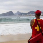 Imagem ilustrativa: Adolescente desaparece após ser arrastado por onda no mar de Copacabana