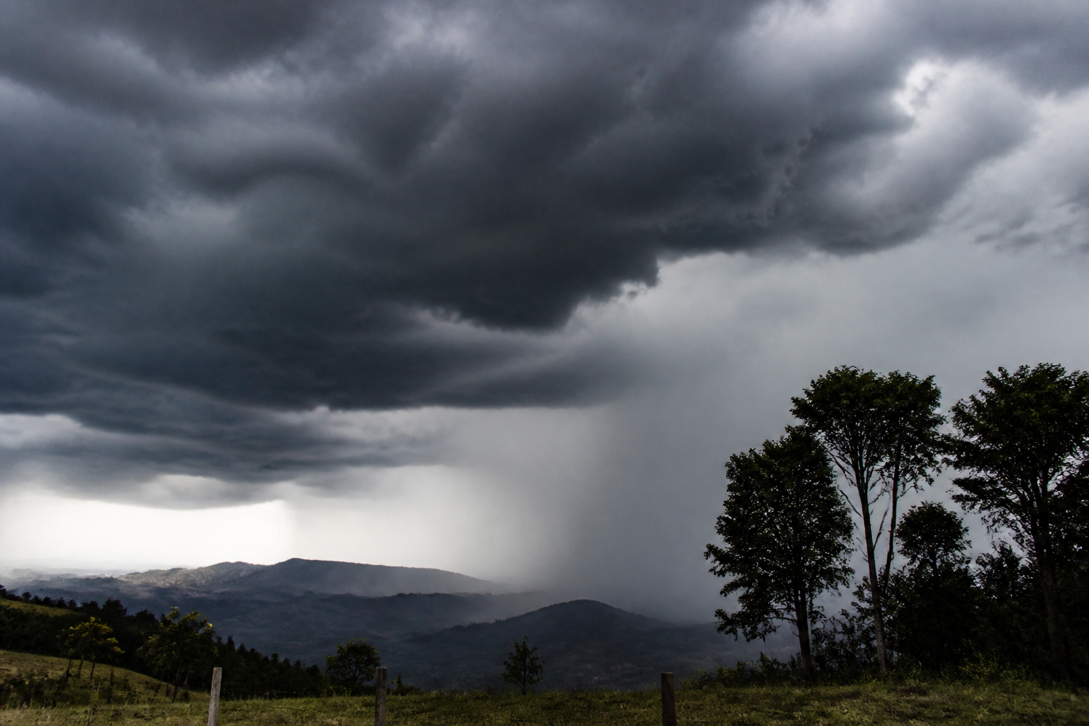 Imagem ilustrativa: Alerta de tempestade e granizo em minas gerais quais cidades podem ser afetadas neste sábado