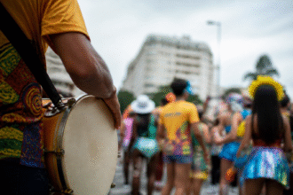 Imagem ilustrativa: Auxílio financeiro para blocos de carnaval em BH saiba como inscrever seu grupo e entenda os critérios de