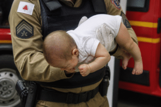 Imagem ilustrativa: Bebê engasgado com leite materno é salvo por sargento da PM em betim